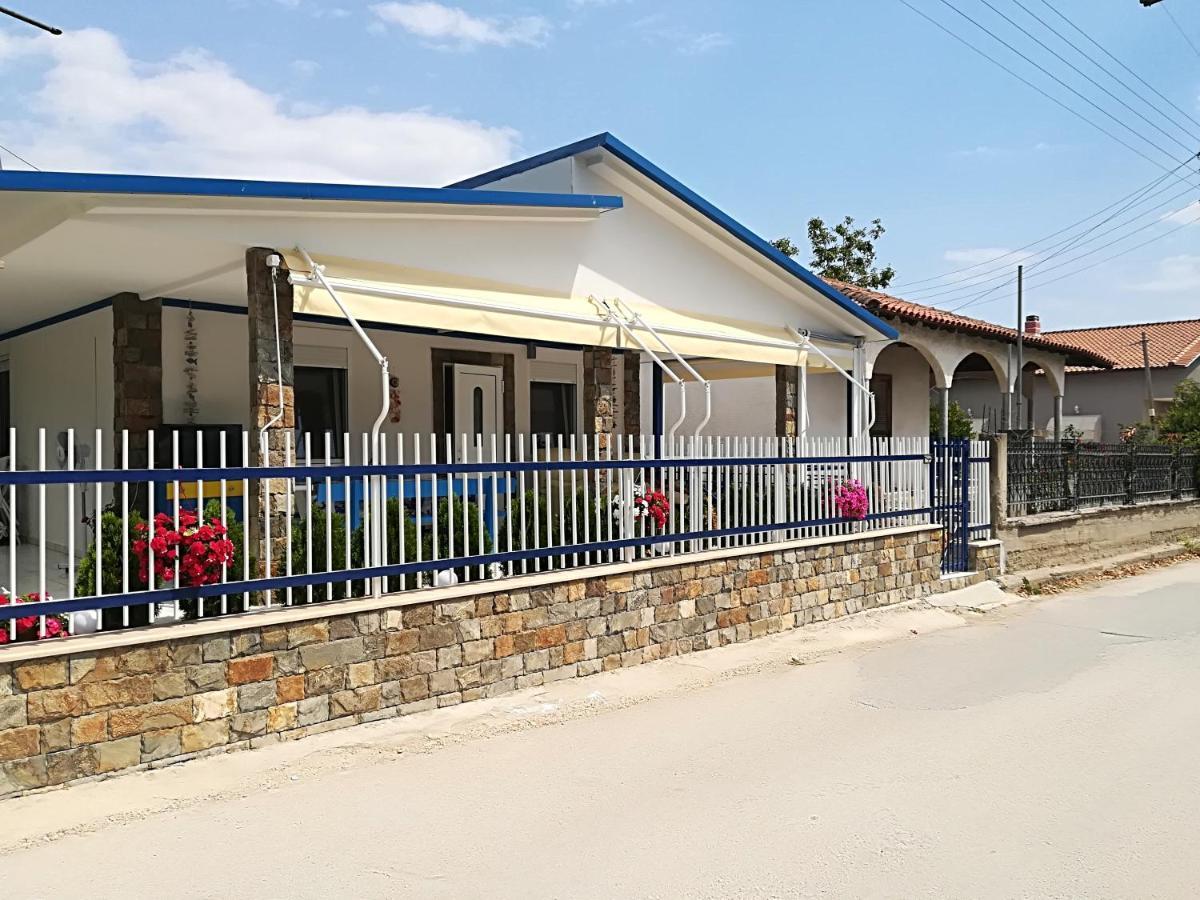 Villa Blue House Nea Kallikrateia ภายนอก รูปภาพ